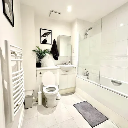 Watford Serviced Apartment, Free Parking, City Centre Exterior photo